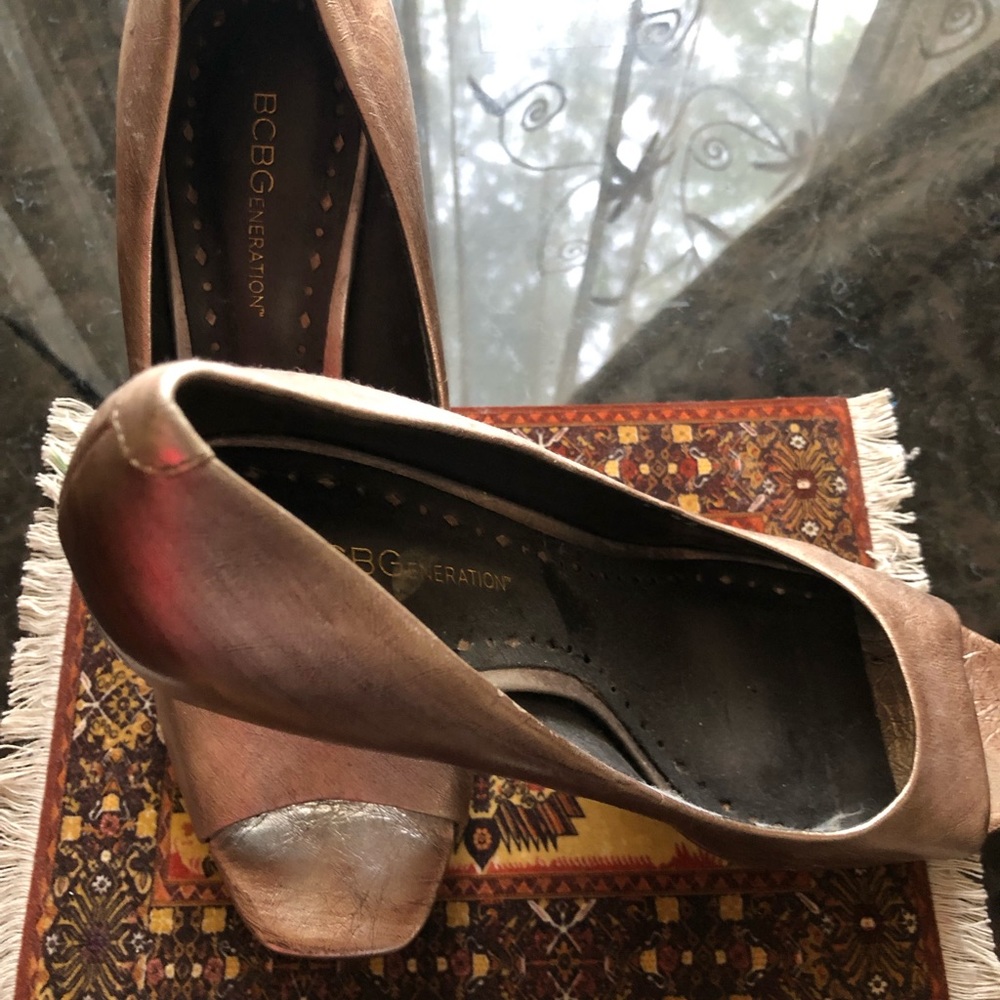 Bronze BCBG Pumps (Size 8)